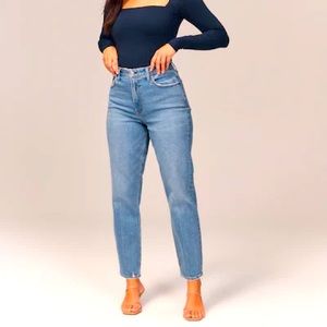 A&F curve love mom jean